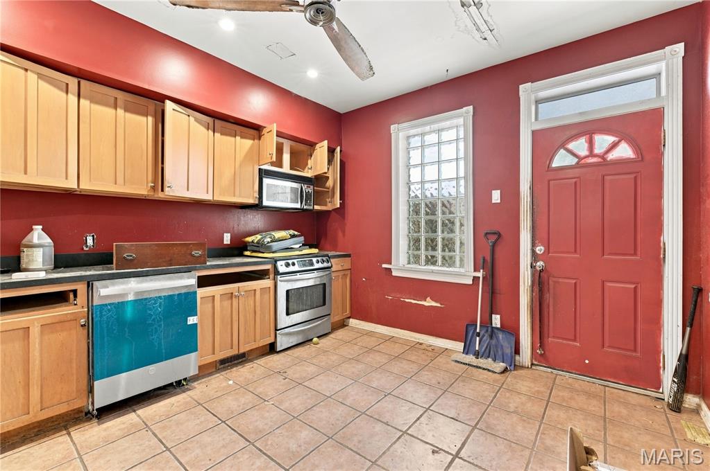 5435 Bates Street Property Photo 6