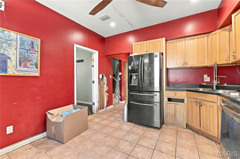 5435 Bates Street Property Photo 8
