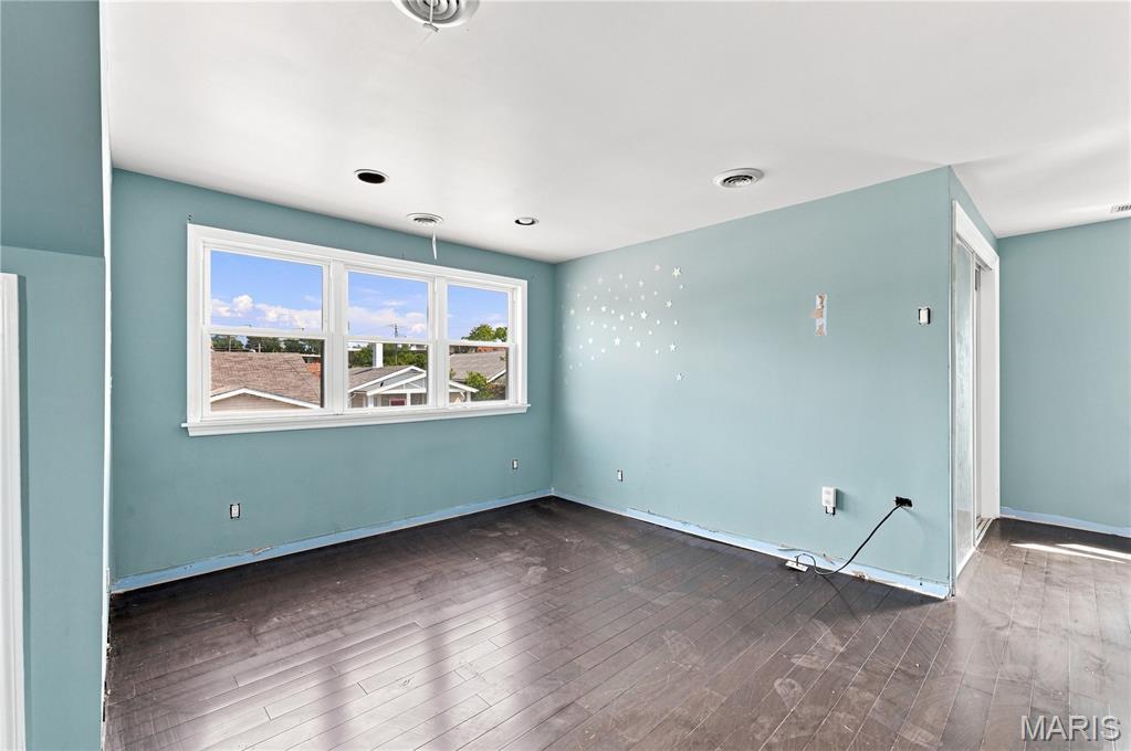 5435 Bates Street Property Photo 13