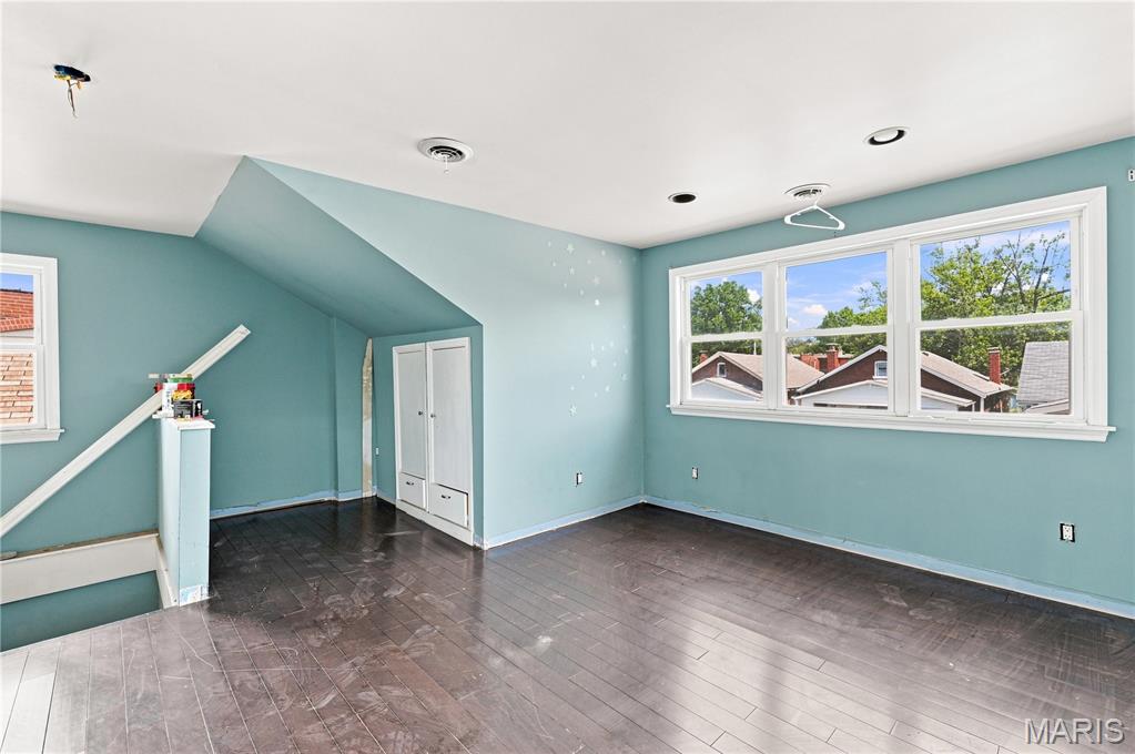 5435 Bates Street Property Photo 15