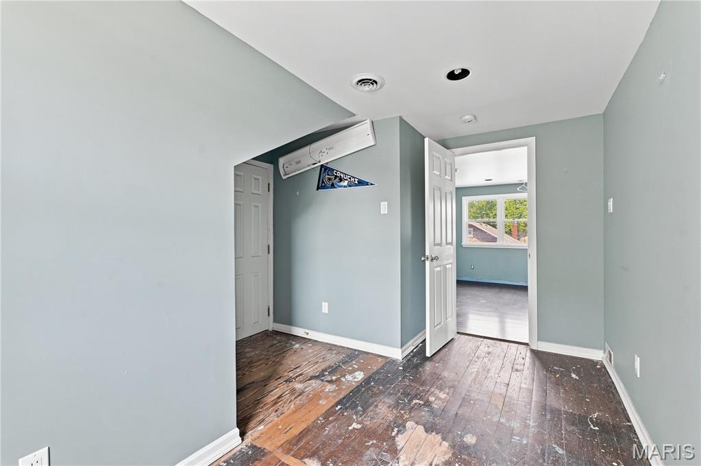 5435 Bates Street Property Photo 18