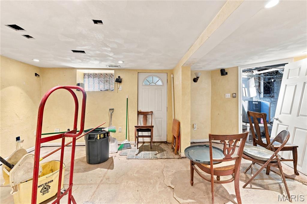 5435 Bates Street Property Photo 23