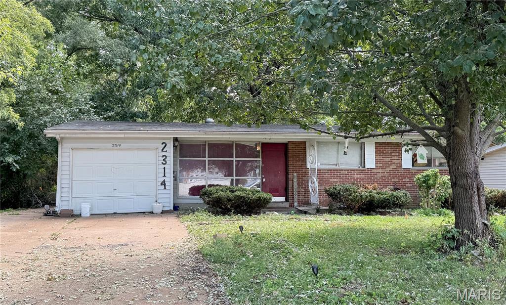 2329 Hudson Road Property Photo 1