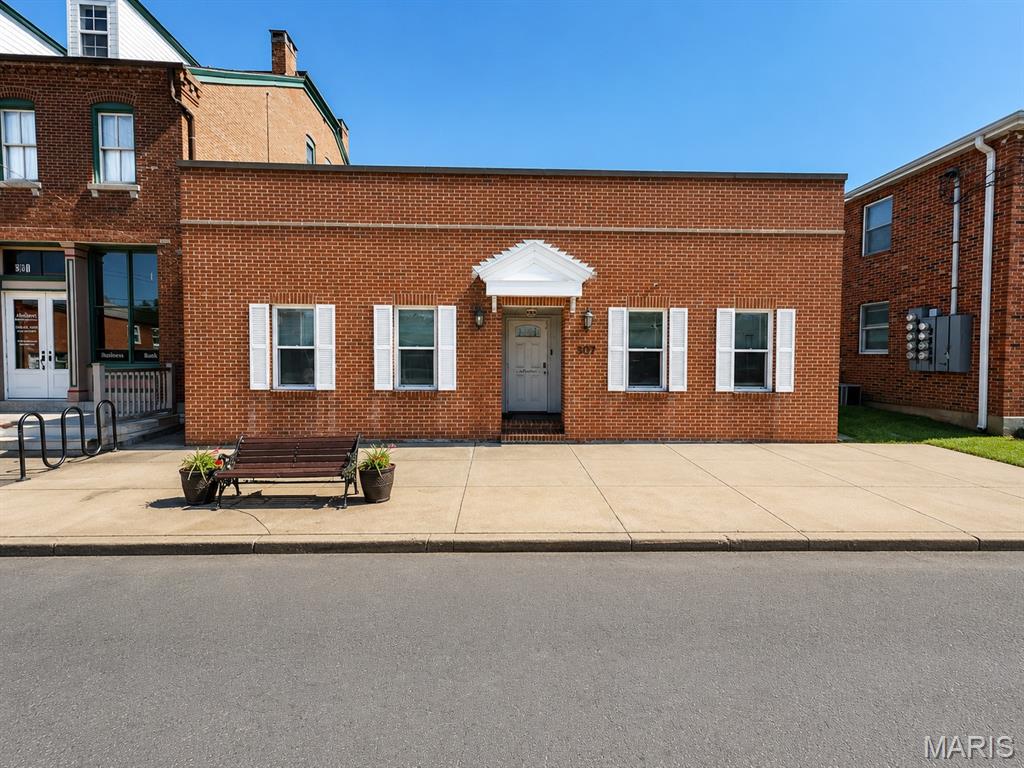 305 Rue Saint Francois Street Property Photo 1