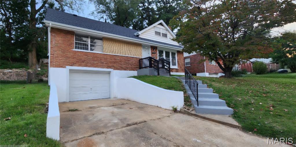 7114 Groveland Drive Property Photo 1