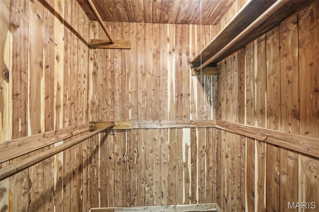 1709 Howehill Court Property Photo 17