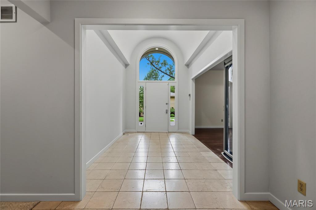 8333 Kingsbury Boulevard Property Photo 3
