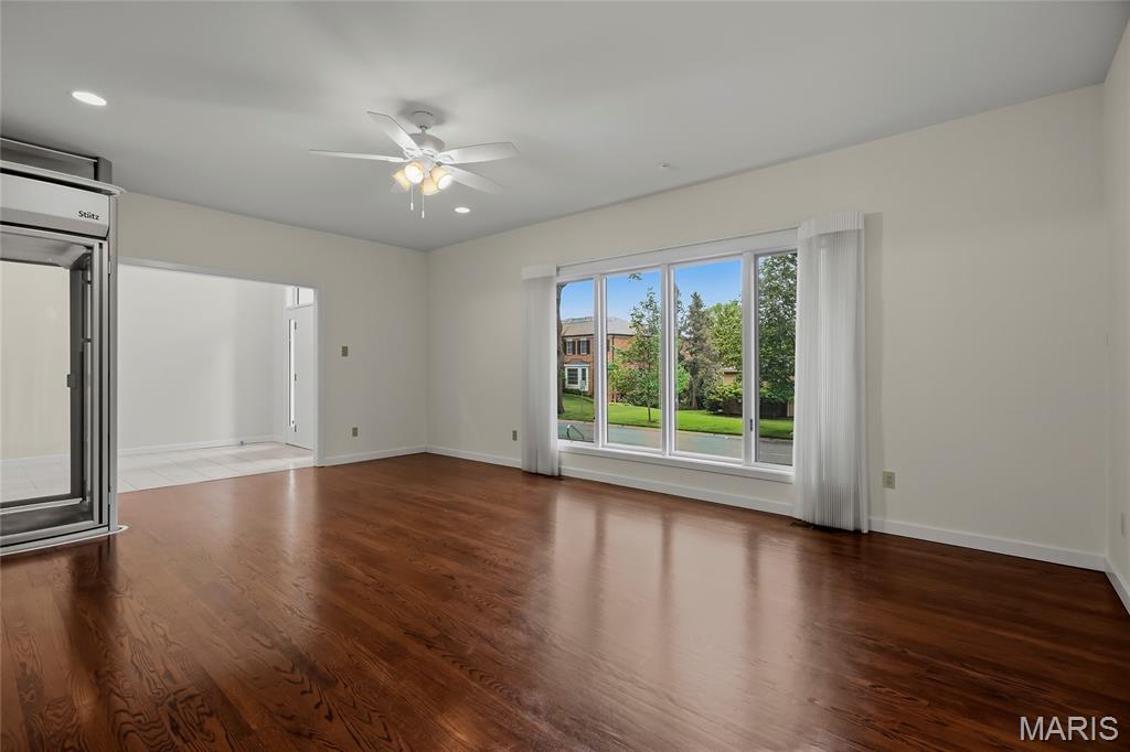 8333 Kingsbury Boulevard Property Photo 5