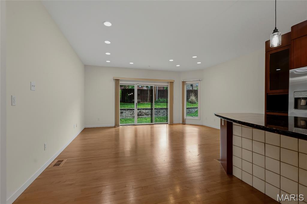 8333 Kingsbury Boulevard Property Photo 10