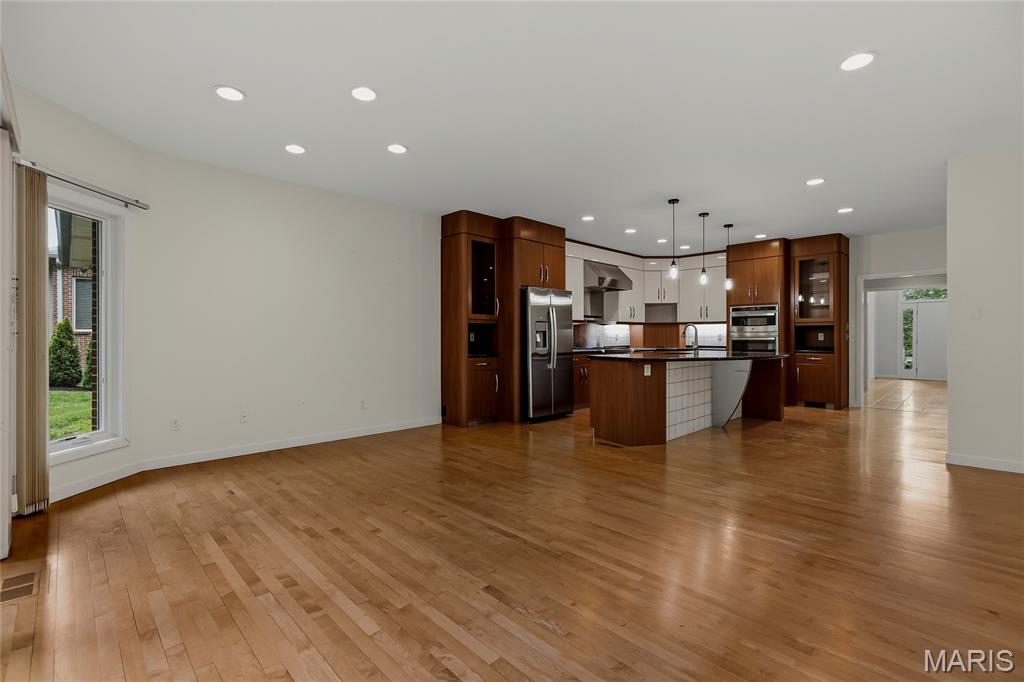 8333 Kingsbury Boulevard Property Photo 11