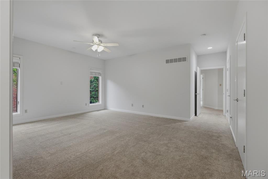 8333 Kingsbury Boulevard Property Photo 12