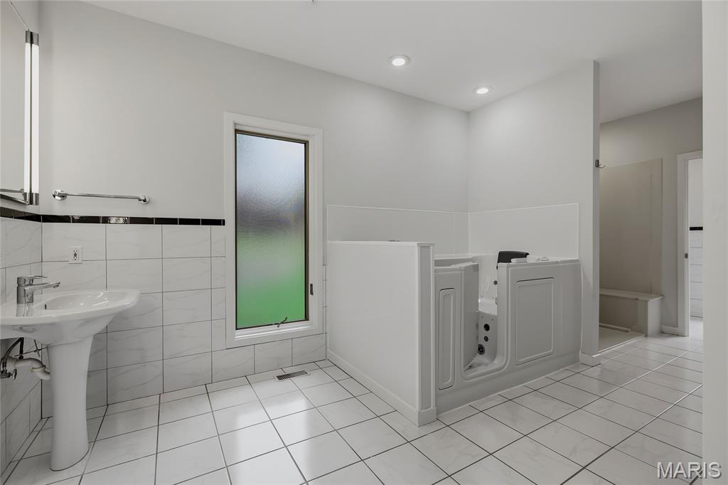 8333 Kingsbury Boulevard Property Photo 14