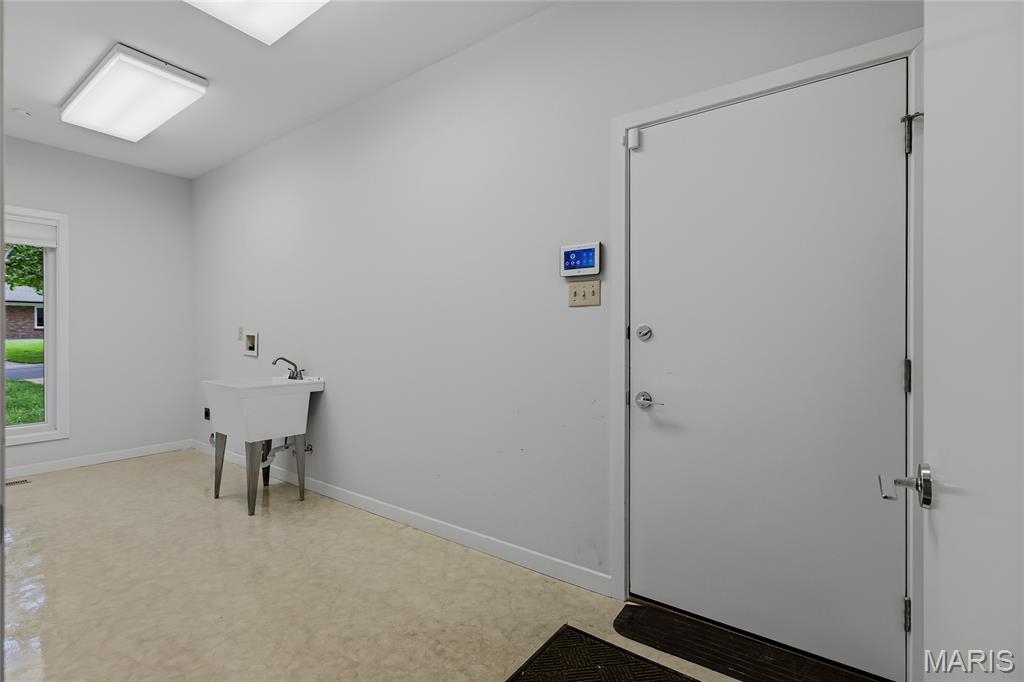 8333 Kingsbury Boulevard Property Photo 25