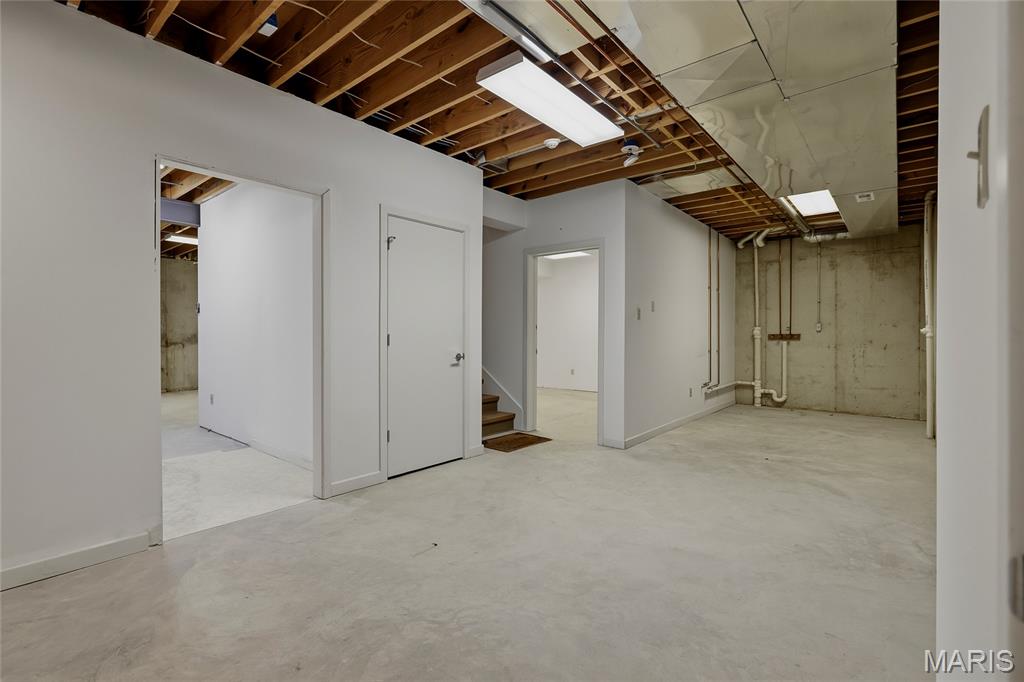 8333 Kingsbury Boulevard Property Photo 27