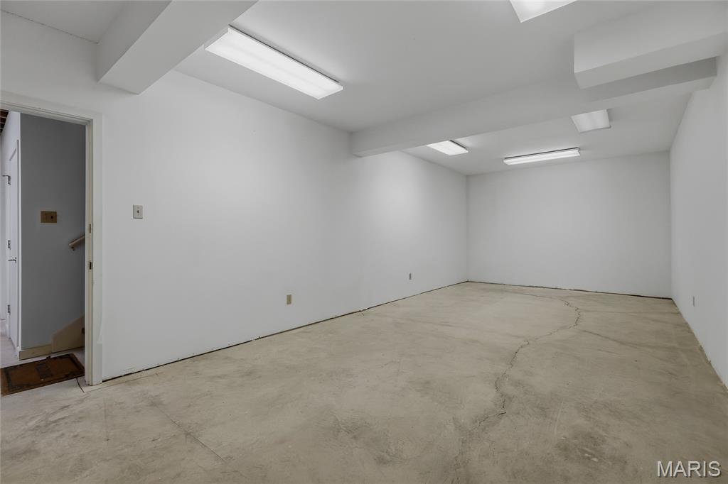 8333 Kingsbury Boulevard Property Photo 28
