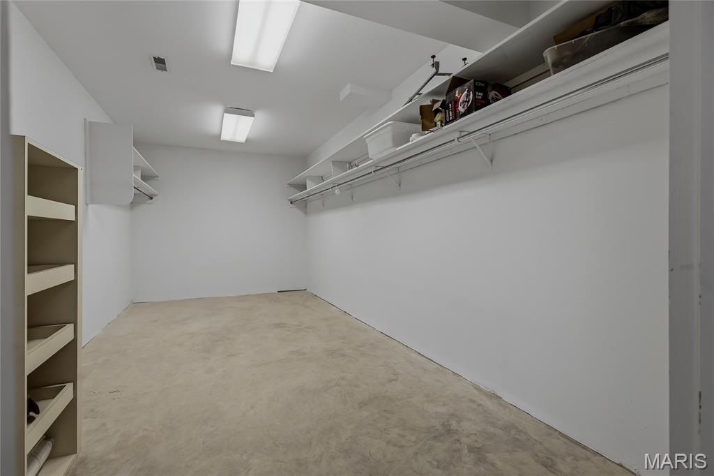8333 Kingsbury Boulevard Property Photo 29
