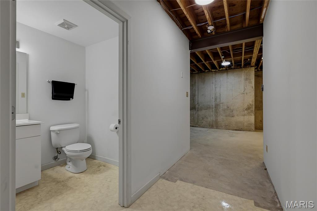 8333 Kingsbury Boulevard Property Photo 30
