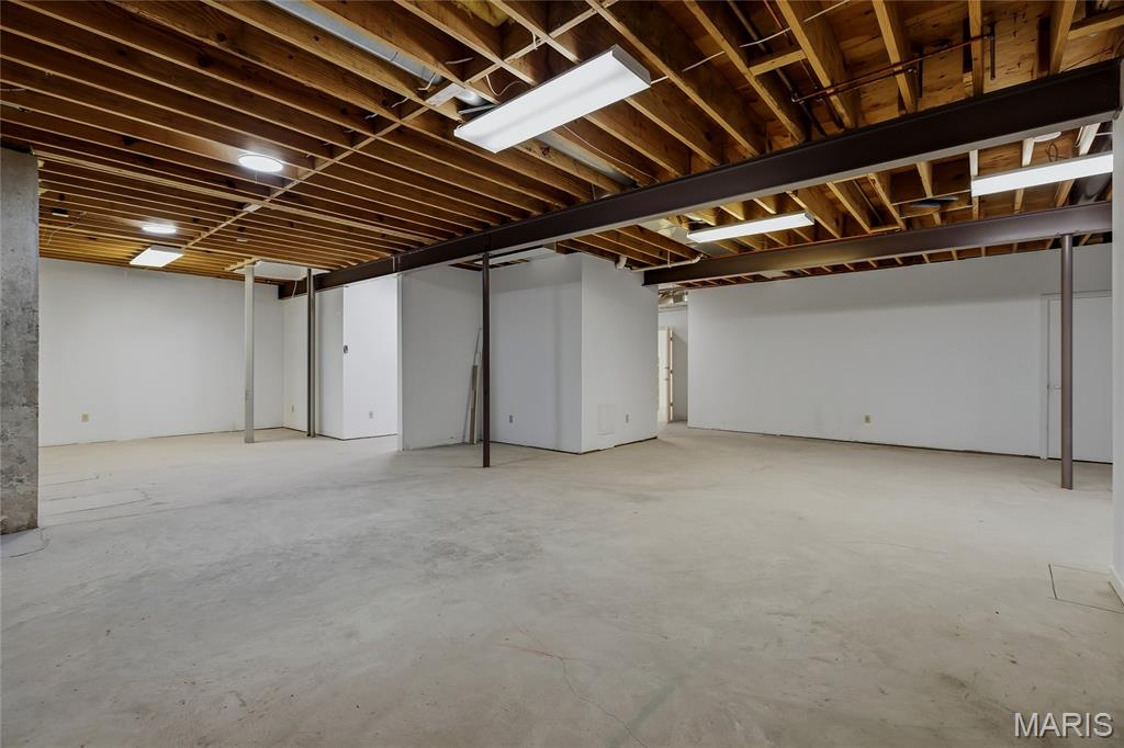 8333 Kingsbury Boulevard Property Photo 32