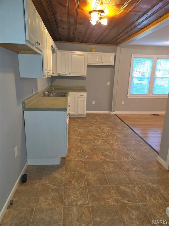 2431 N Henry Street Property Photo 8