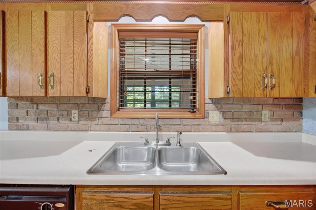 16924 Heller Lane Property Photo 9