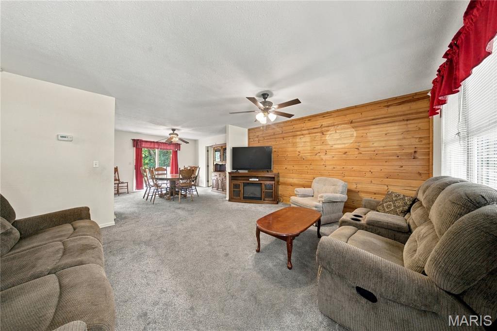 300 Greentree Road Property Photo 2