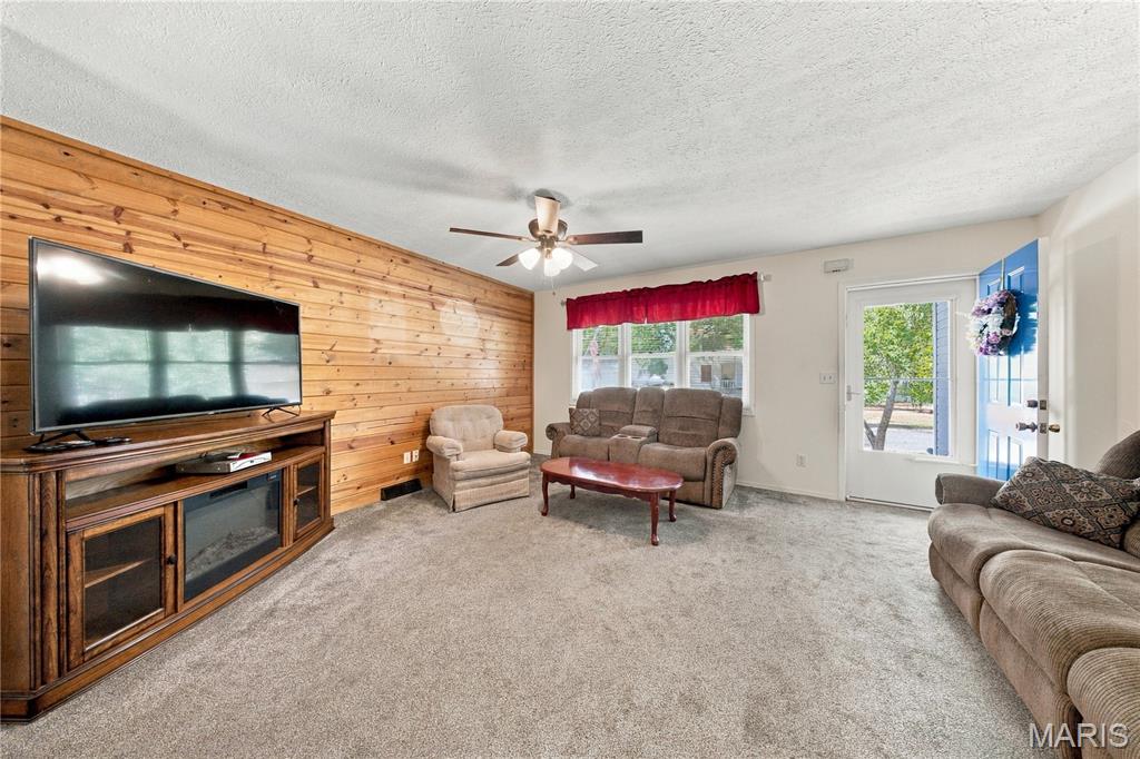 300 Greentree Road Property Photo 3