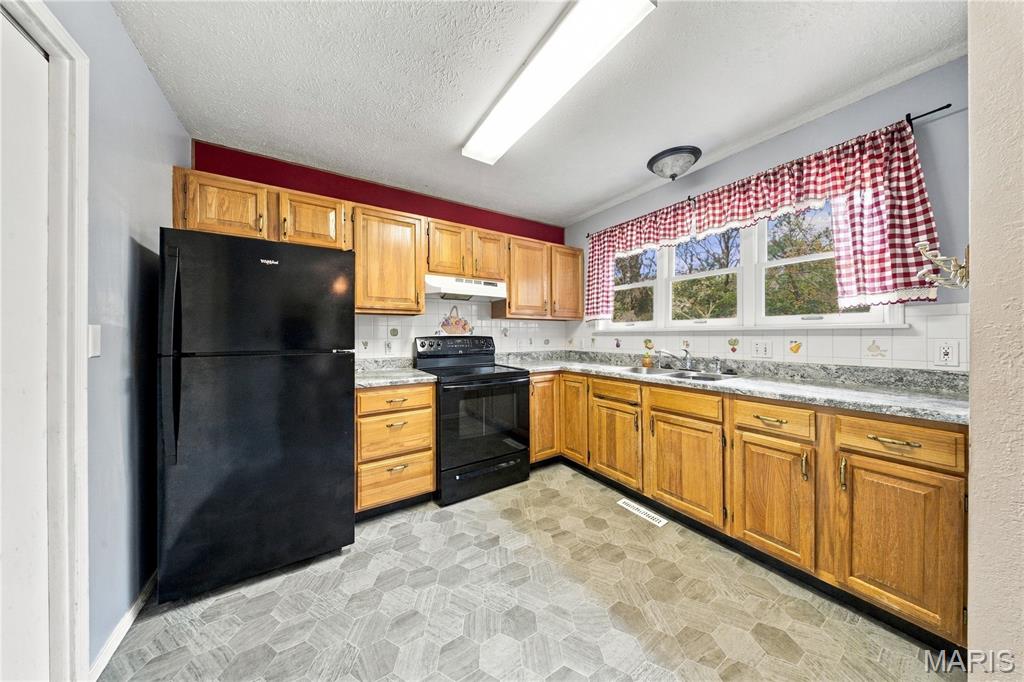300 Greentree Road Property Photo 8