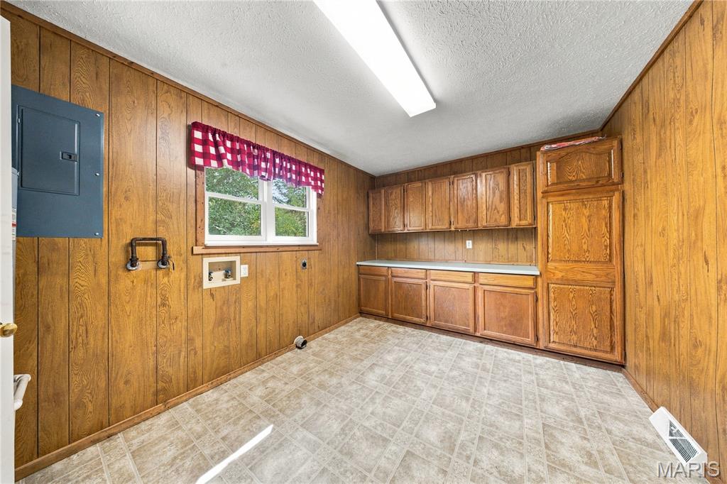 300 Greentree Road Property Photo 9