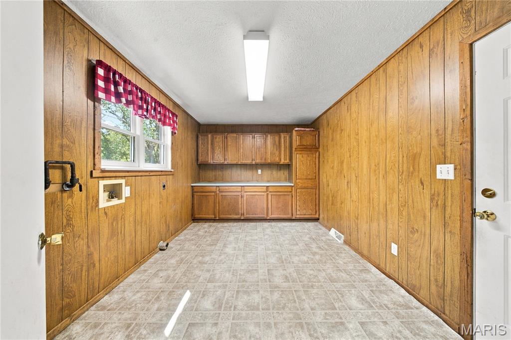300 Greentree Road Property Photo 10