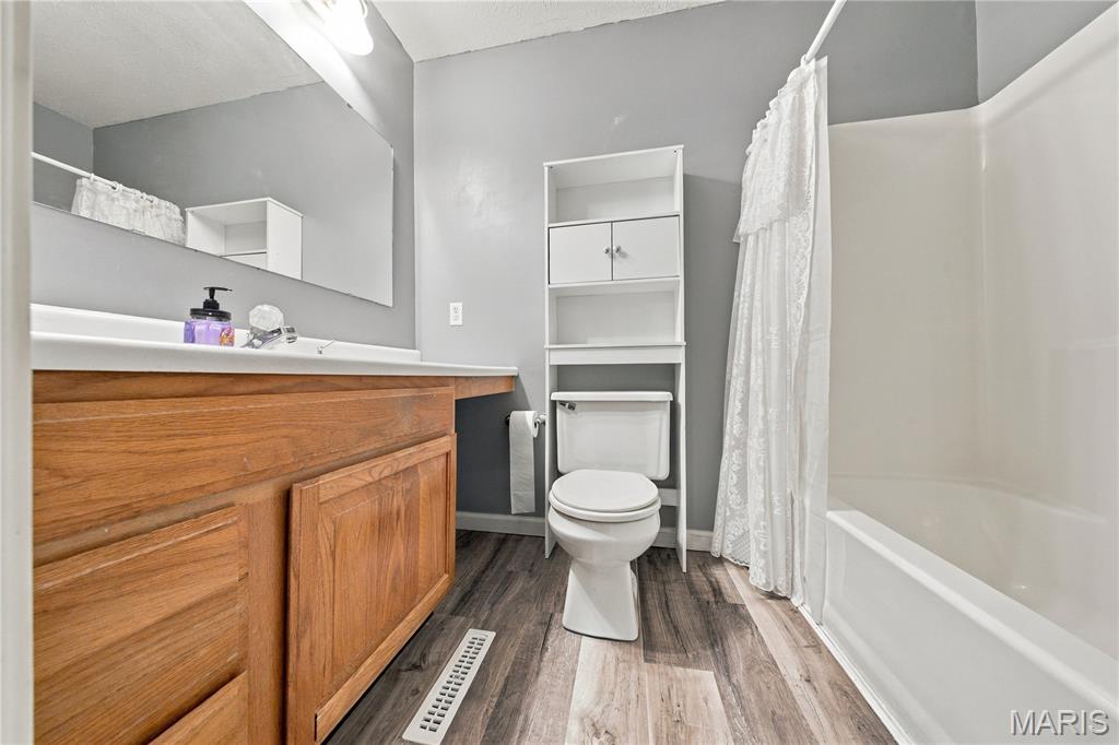 300 Greentree Road Property Photo 12