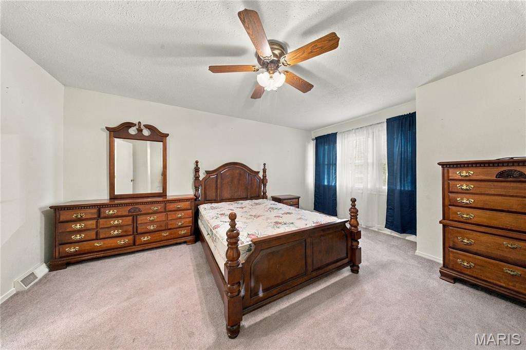 300 Greentree Road Property Photo 14