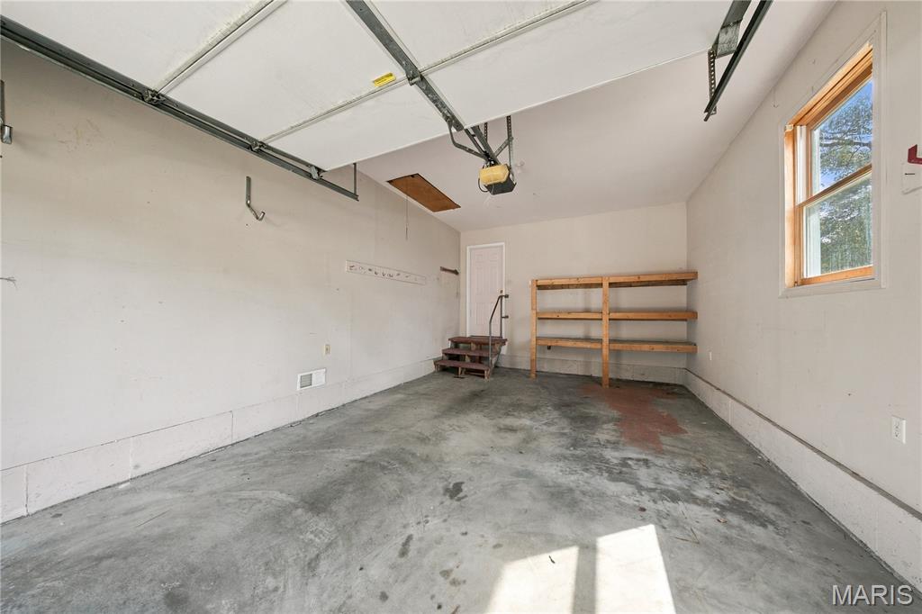 300 Greentree Road Property Photo 17