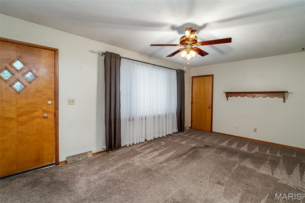 206 Valley Drive Property Photo 4