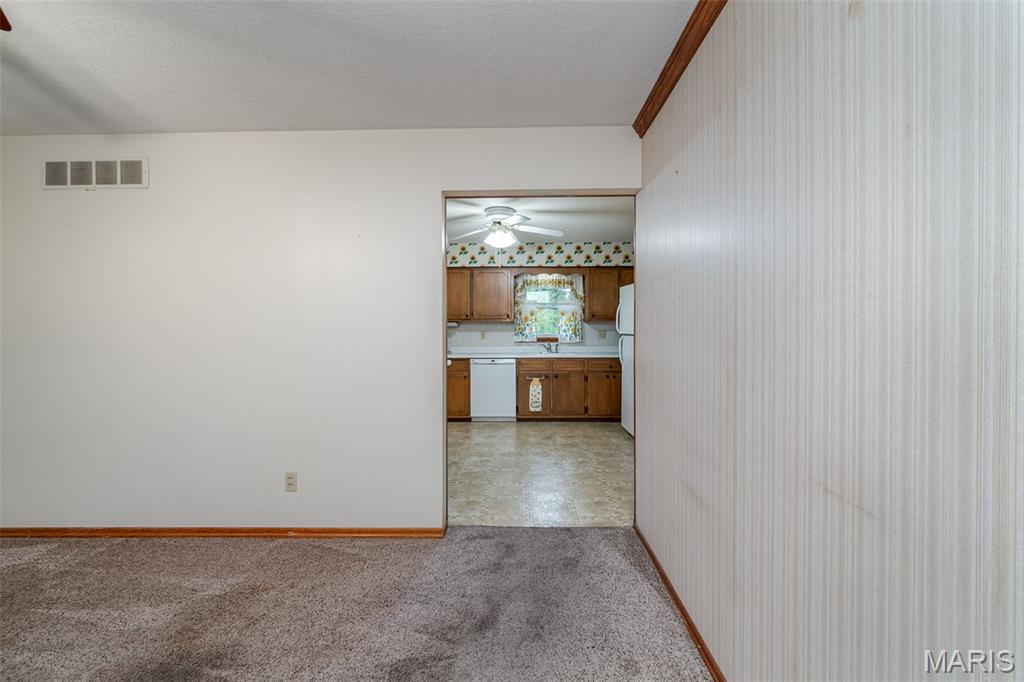 206 Valley Drive Property Photo 8
