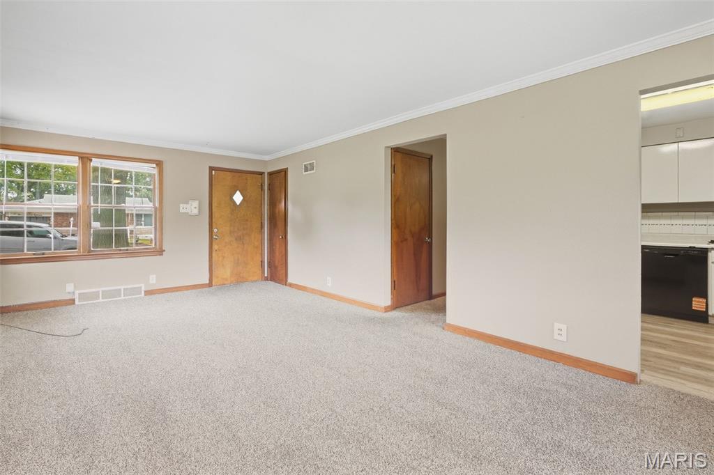 9725 Griffin Drive Property Photo 3