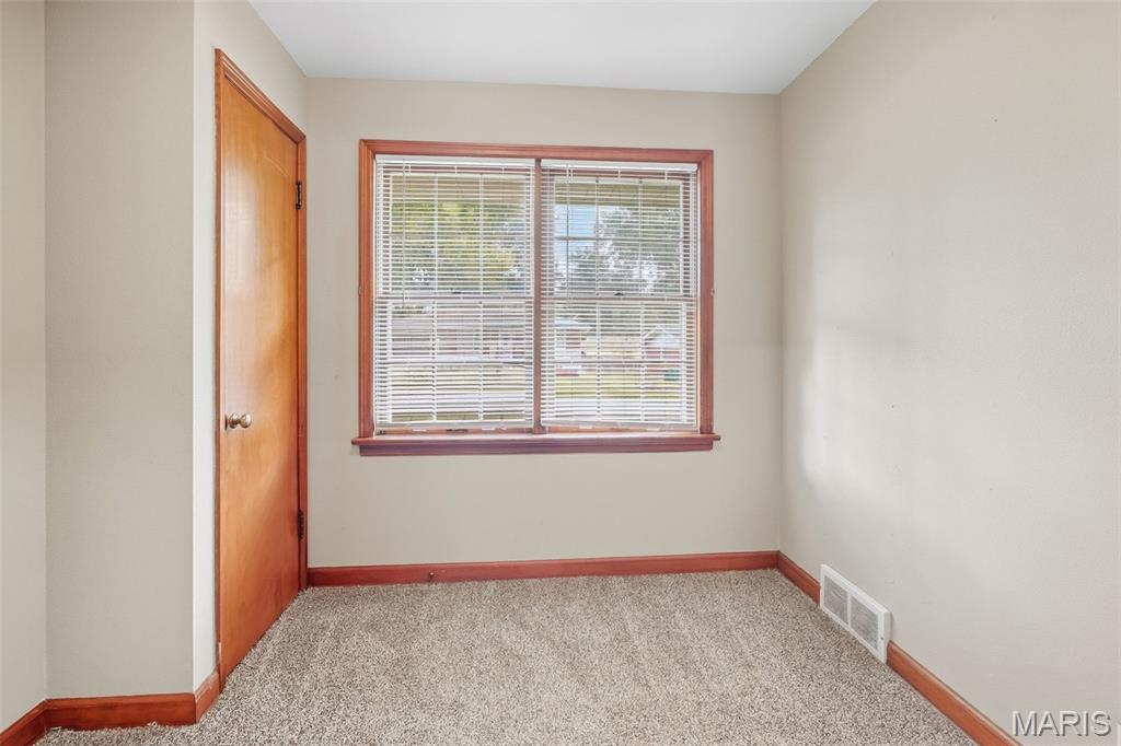 9725 Griffin Drive Property Photo 8