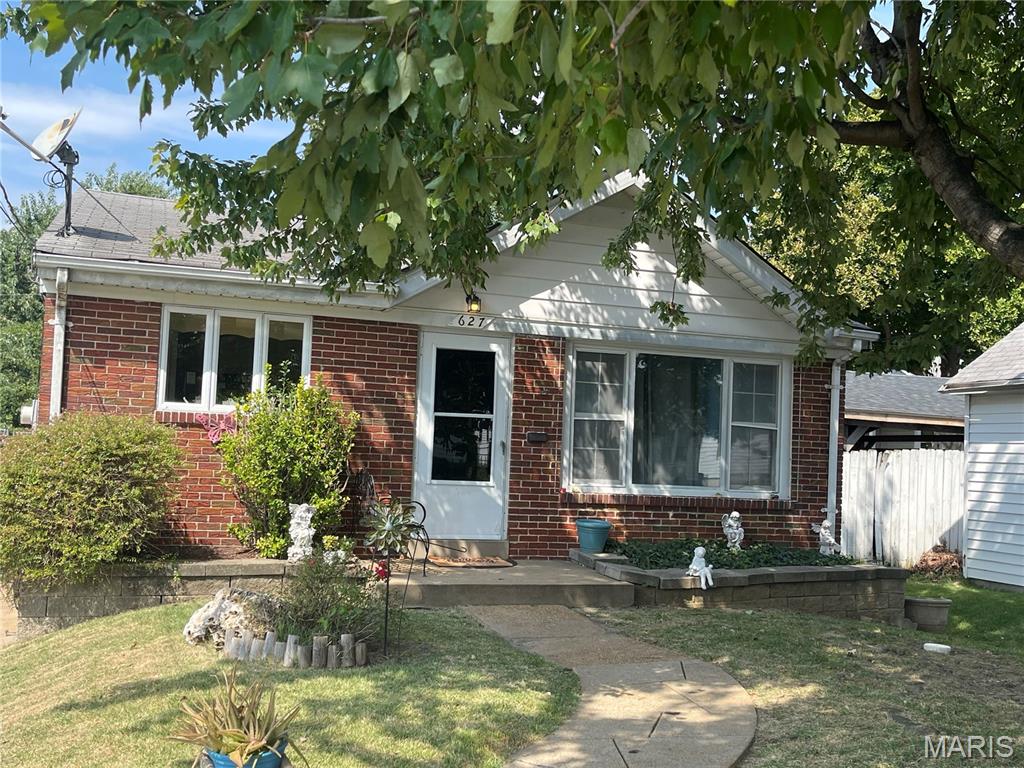 627 Pardella Avenue Property Photo 1