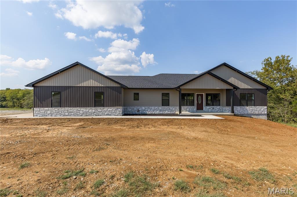 7515 Highway D Property Photo 1