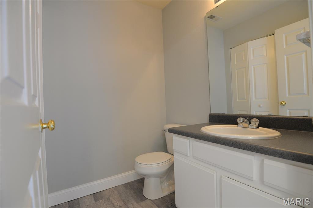 5339 Lakewood Terrace Property Photo 3