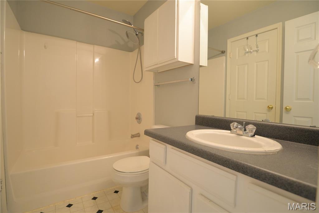 5339 Lakewood Terrace Property Photo 12