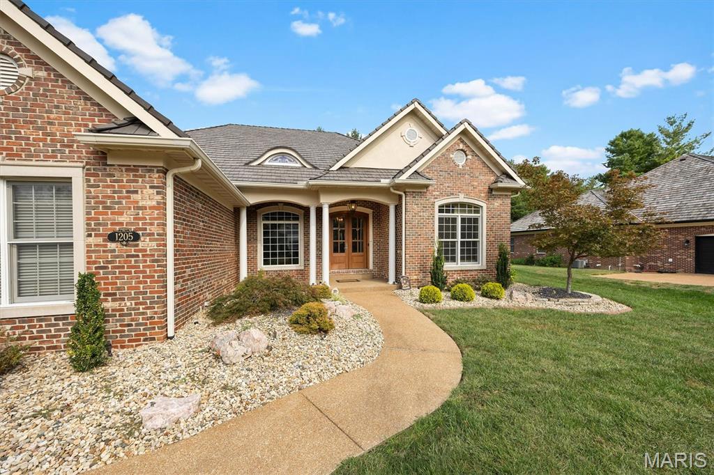 1205 S Oxfordshire Lane Property Photo 4