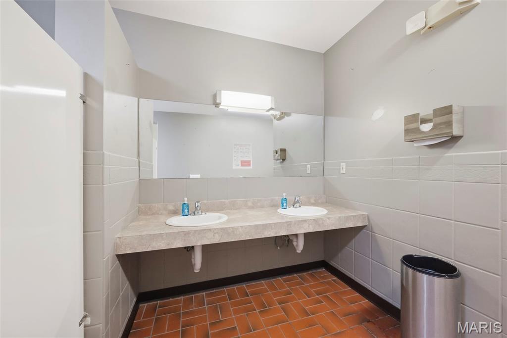26060564 Property Photo 82