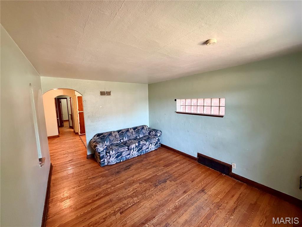 4928 Winona Avenue Property Photo 2