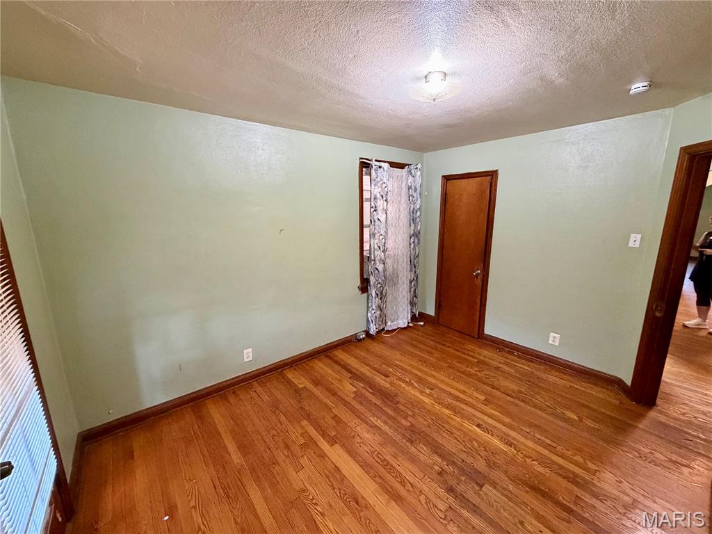 4928 Winona Avenue Property Photo 10