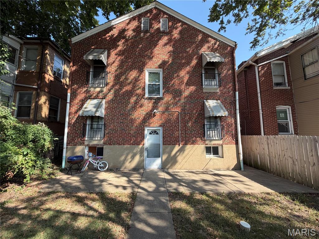 4928 Winona Avenue Property Photo 16