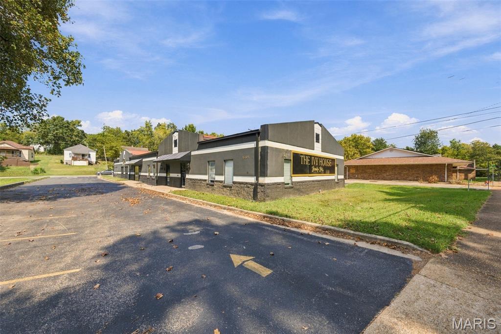 1301 W Maud Street Property Photo 1