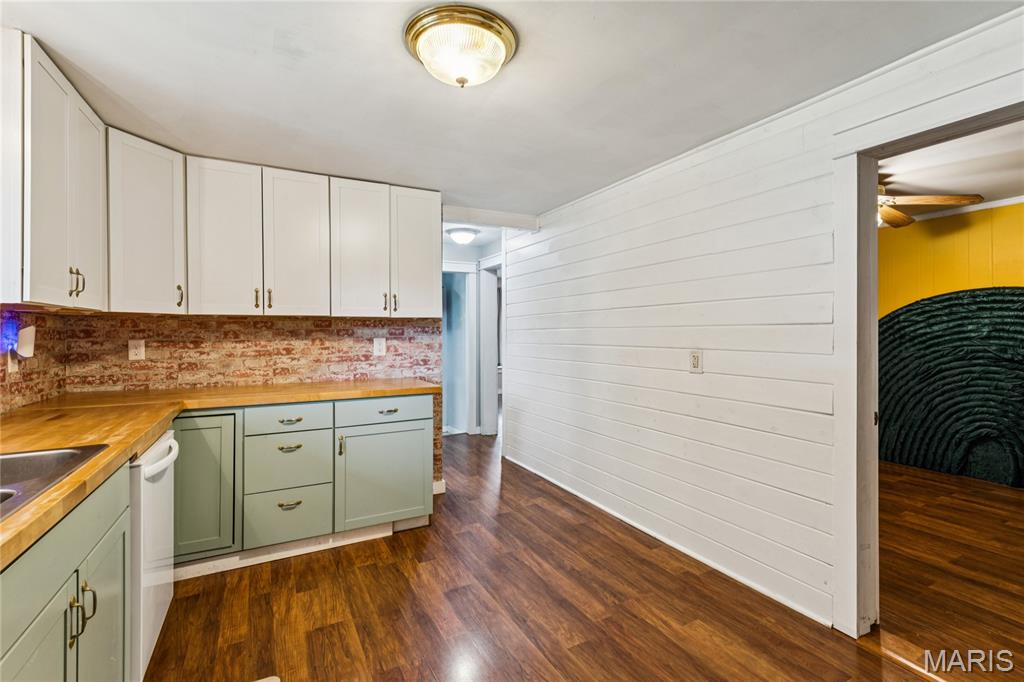 2639 Highway 100 Property Photo 12