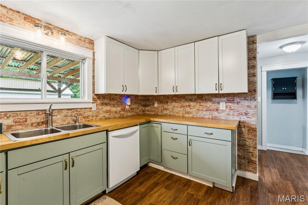 2639 Highway 100 Property Photo 14