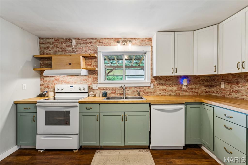 2639 Highway 100 Property Photo 15