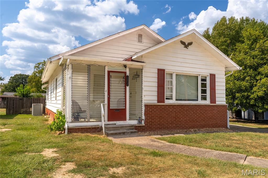 1207 Maple Property Photo 1